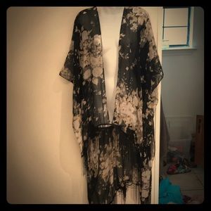 🐾Beautiful BlackFloral Tassel Kimono OSFA🐾